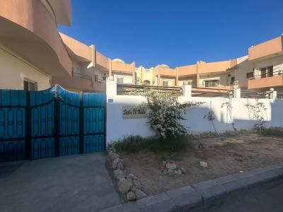 2-Zimmer-Wohnung in einer Wohnanlage mit Swimmingpool im Magawish-Gebiet