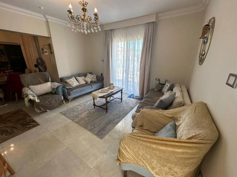 Helle, gemütliche zweistöckige Villa mit Terrasse und Garten im Gebiet Mubarak 2-6