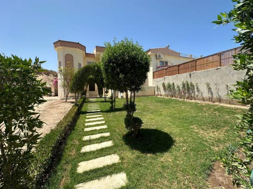 Helle, gemütliche zweistöckige Villa mit Terrasse und Garten im Gebiet Mubarak 2-4