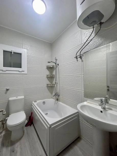 Gemütliche, renovierte 1-Zimmer-Wohnung im Erdgeschoss eines Wohngebäudes im Gebiet Mubarak 2-10