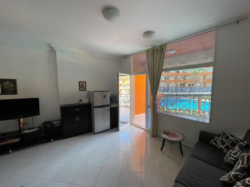 Geräumige 2-Zimmer-Wohnung in einer Wohnanlage mit Swimmingpool-1