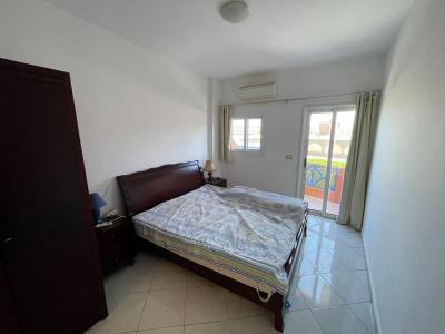 Geräumige 2-Zimmer-Wohnung in einer Wohnanlage mit Swimmingpool