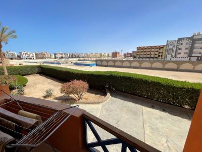 Geräumige 2-Zimmer-Wohnung in einer Wohnanlage mit Swimmingpool