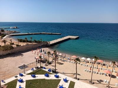 Zwei brandneue, möblierte Studios in einer Anlage mit privatem Strand und Wasserpark