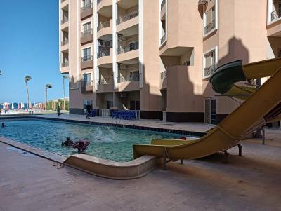 Zwei brandneue, möblierte Studios in einer Anlage mit privatem Strand und Wasserpark