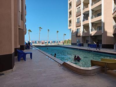 Zwei brandneue, möblierte Studios in einer Anlage mit privatem Strand und Wasserpark