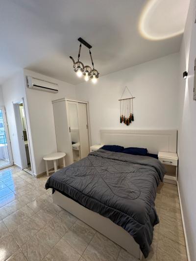 Helles Studio im 1. Obergeschoss der Wohnanlage Tiba Resort im Gebiet El Aheya-3